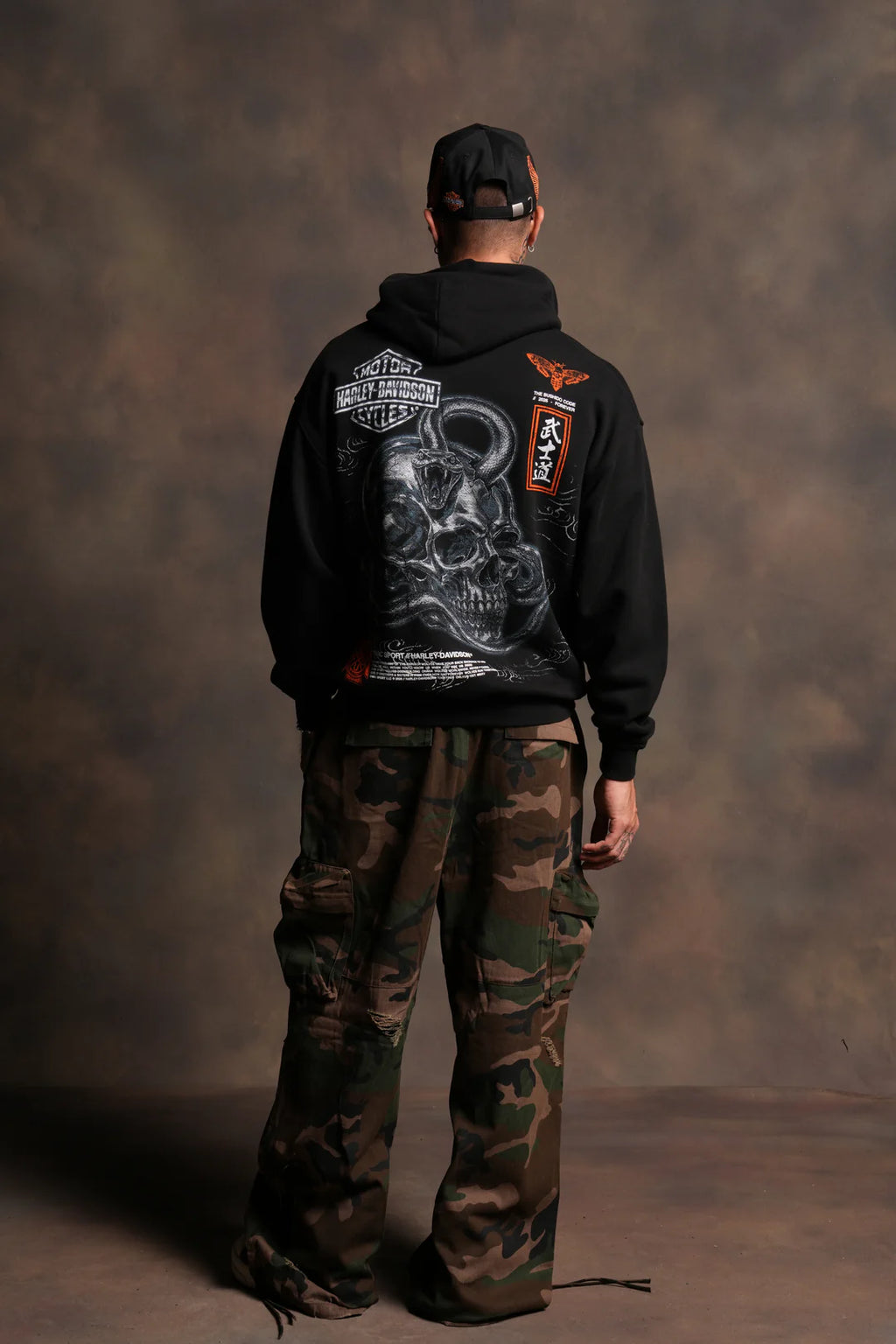 SKULLS & STEEL BISHOP HOODIE IN BLACK