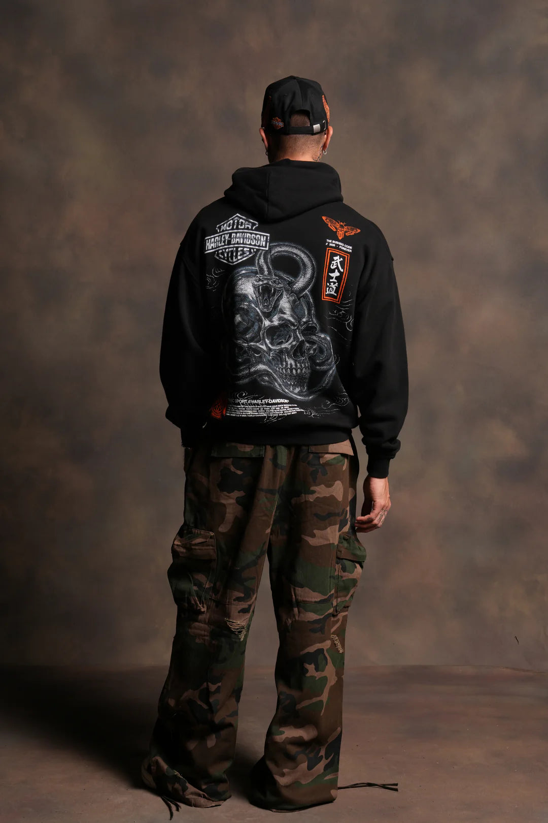 SKULLS & STEEL BISHOP HOODIE IN BLACK