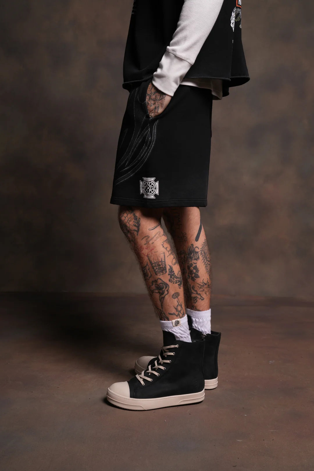 REAL RECOGNIZE REAL UNISEX OVERSIZED POST LOUNGE SWEAT SHORTS V2 IN BLACK DRIFT WASH