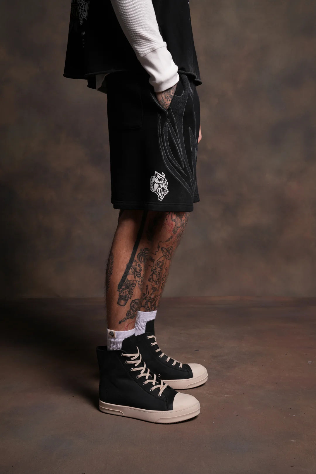 REAL RECOGNIZE REAL UNISEX OVERSIZED POST LOUNGE SWEAT SHORTS V2 IN BLACK DRIFT WASH