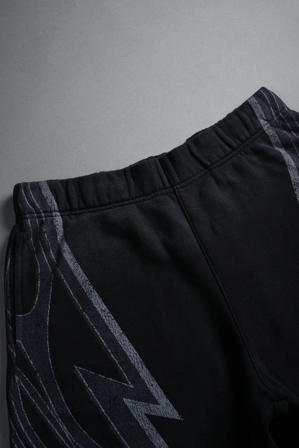 REAL RECOGNIZE REAL UNISEX OVERSIZED POST LOUNGE SWEAT SHORTS V2 IN BLACK DRIFT WASH