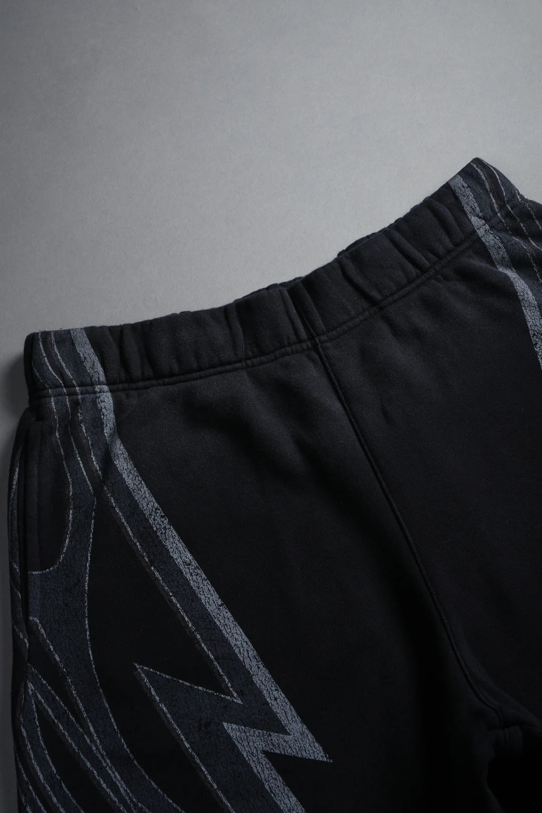 REAL RECOGNIZE REAL UNISEX OVERSIZED POST LOUNGE SWEAT SHORTS V2 IN BLACK DRIFT WASH