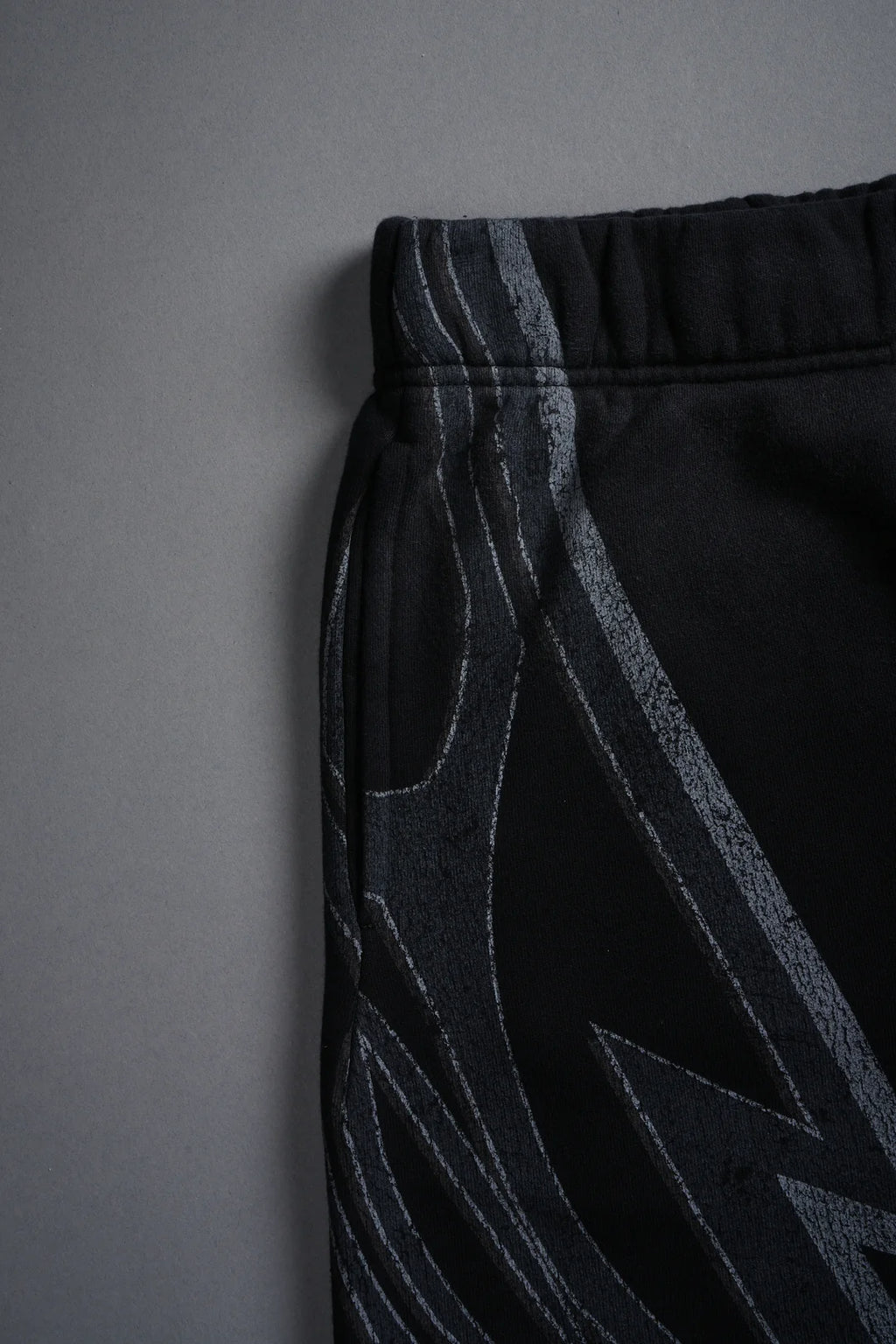 REAL RECOGNIZE REAL UNISEX OVERSIZED POST LOUNGE SWEAT SHORTS V2 IN BLACK DRIFT WASH