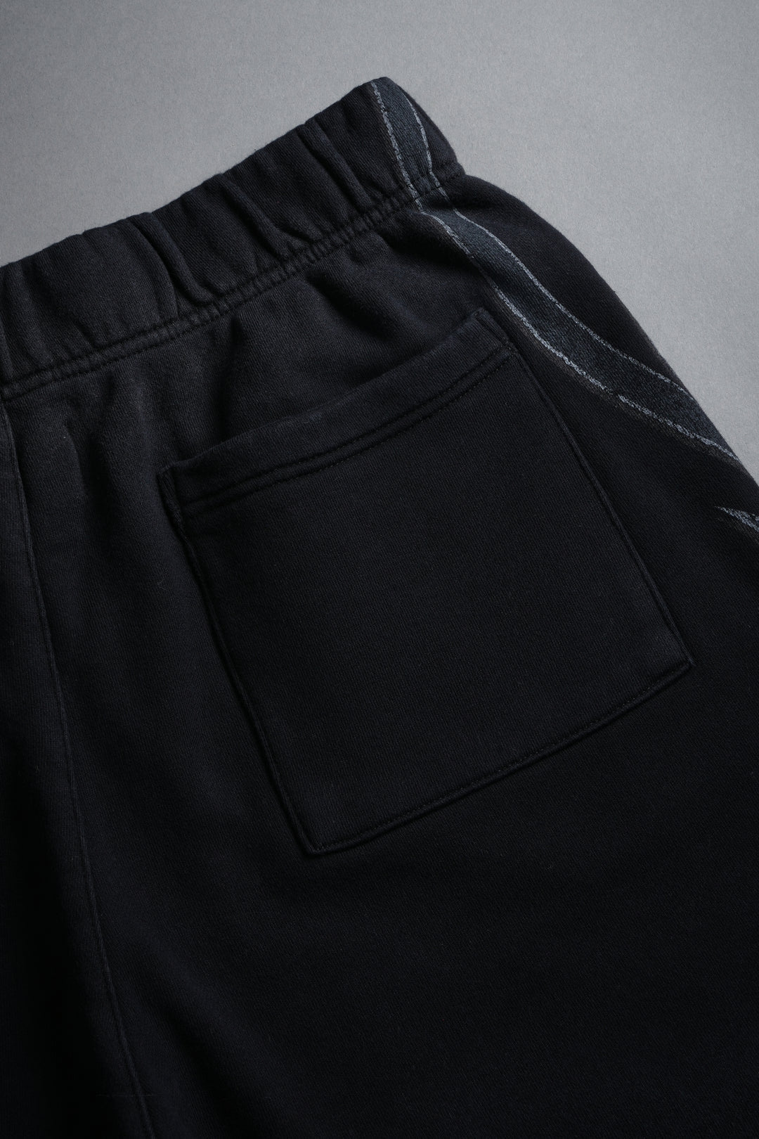 REAL RECOGNIZE REAL UNISEX OVERSIZED POST LOUNGE SWEAT SHORTS V2 IN BLACK DRIFT WASH