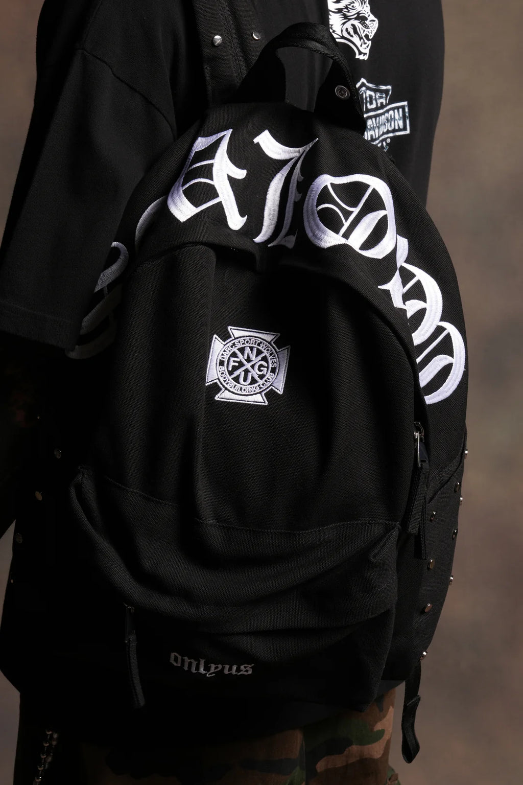 WOLVES CHOPPER EVERYDAY BACKPACK IN BLACK