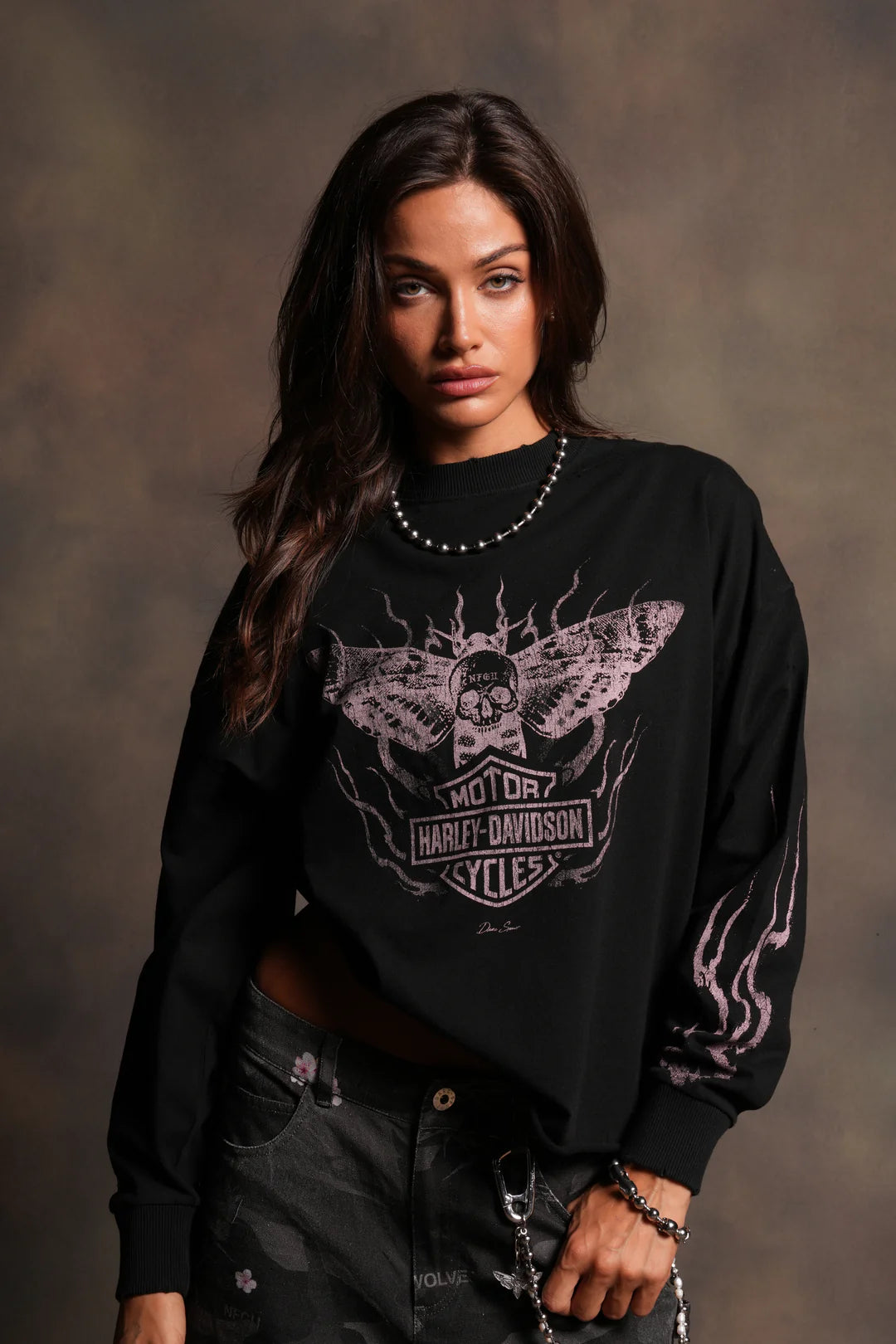 H-D MOTH INFERNO DISTRESSED GRUNGE BOX CUT LS TEE IN BLACK