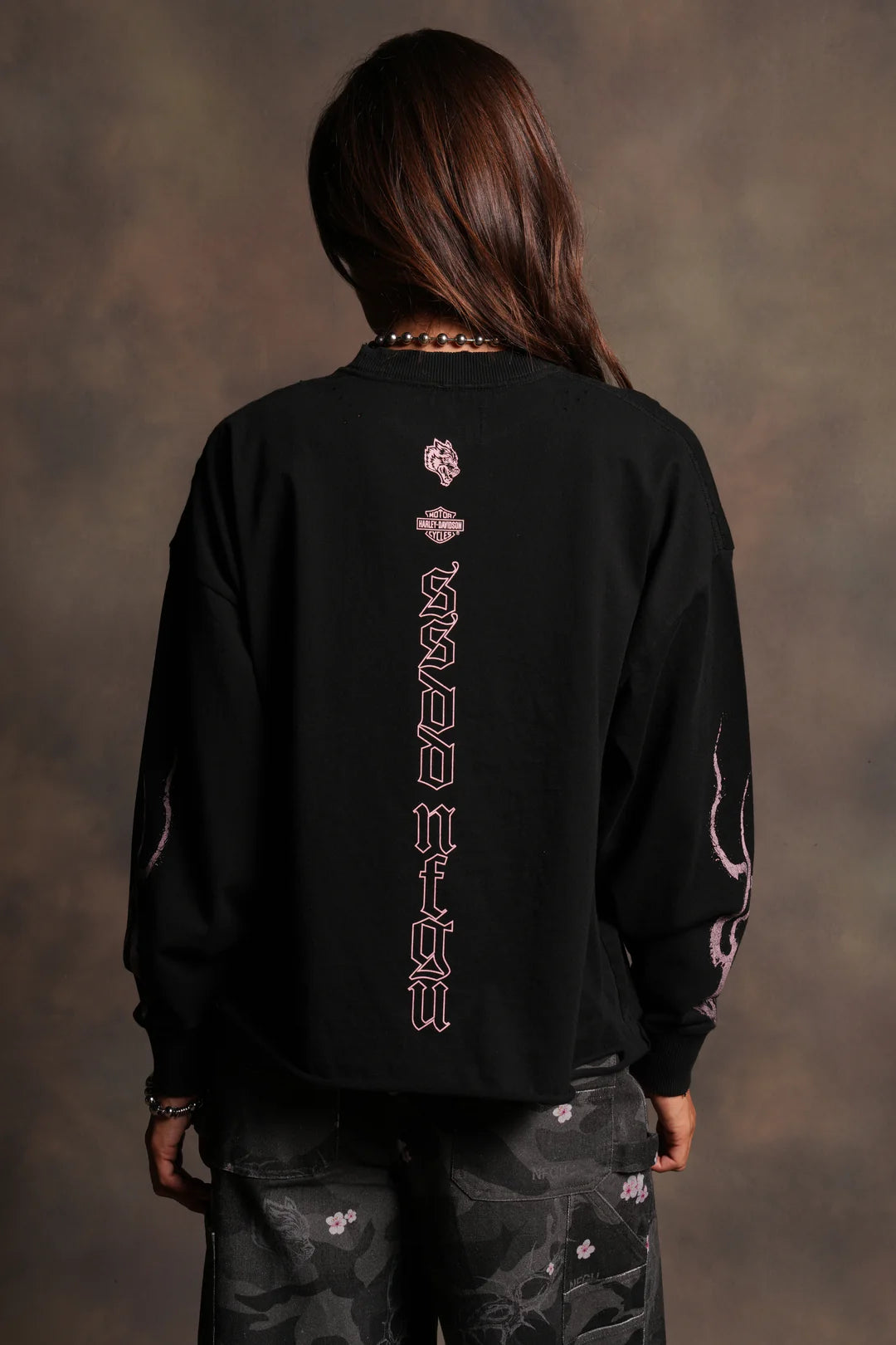 H-D MOTH INFERNO DISTRESSED GRUNGE BOX CUT LS TEE IN BLACK
