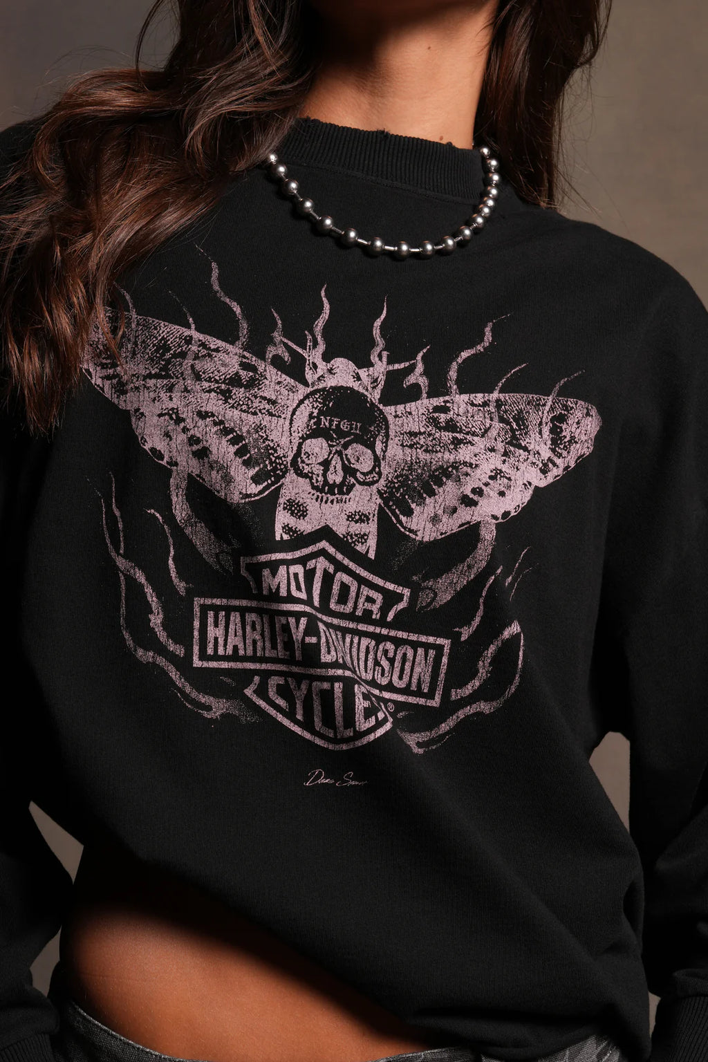 H-D MOTH INFERNO DISTRESSED GRUNGE BOX CUT LS TEE IN BLACK