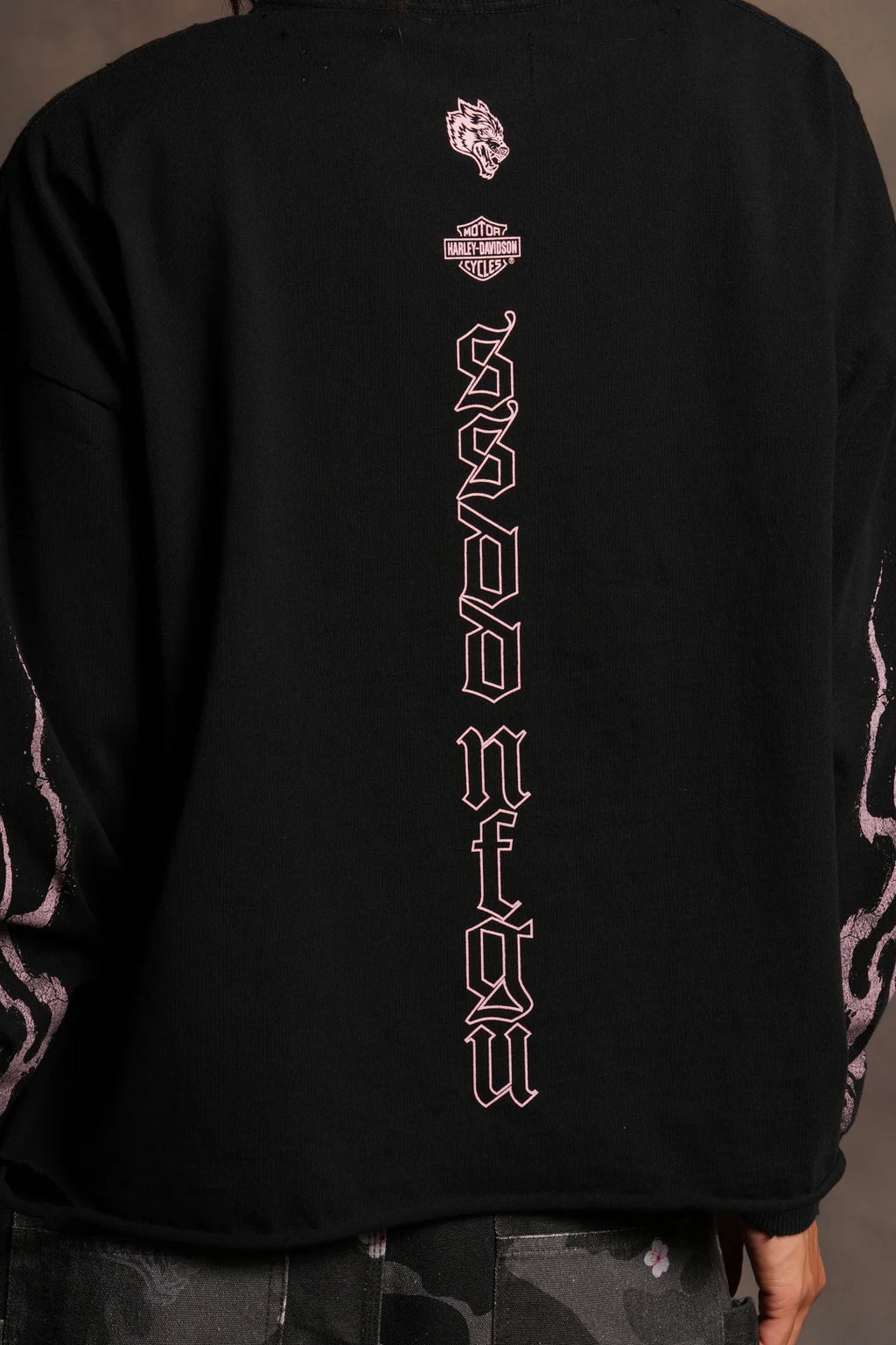 H-D MOTH INFERNO DISTRESSED GRUNGE BOX CUT LS TEE IN BLACK