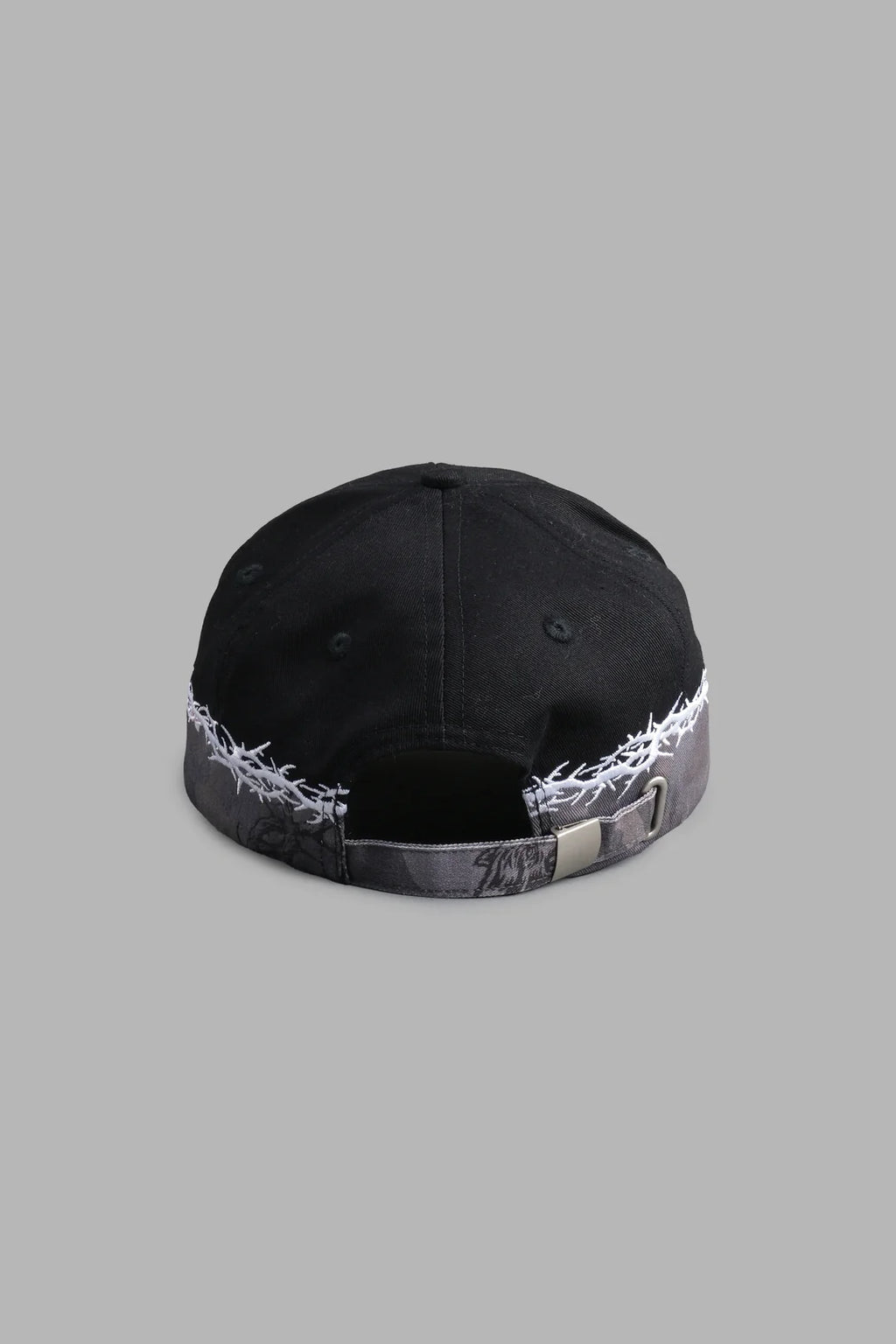 SCORCHED THORNS 5 PANEL HAT IN BLACK/BLOSSOM WOODLAND CAMO