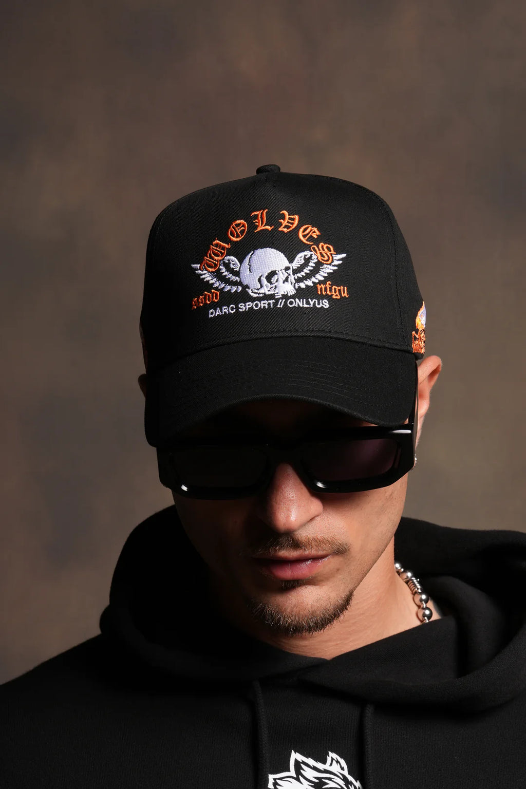 WEIGHTED WINGS 5 PANEL HAT IN BLACK