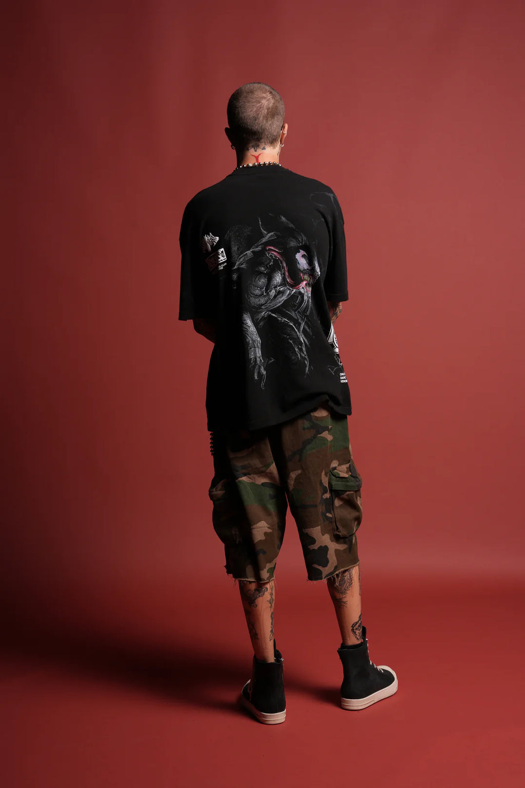 VENOMOUS SIDE-BY-SIDE SERIES PREMIUM OVERSIZED TEE IN BLACK