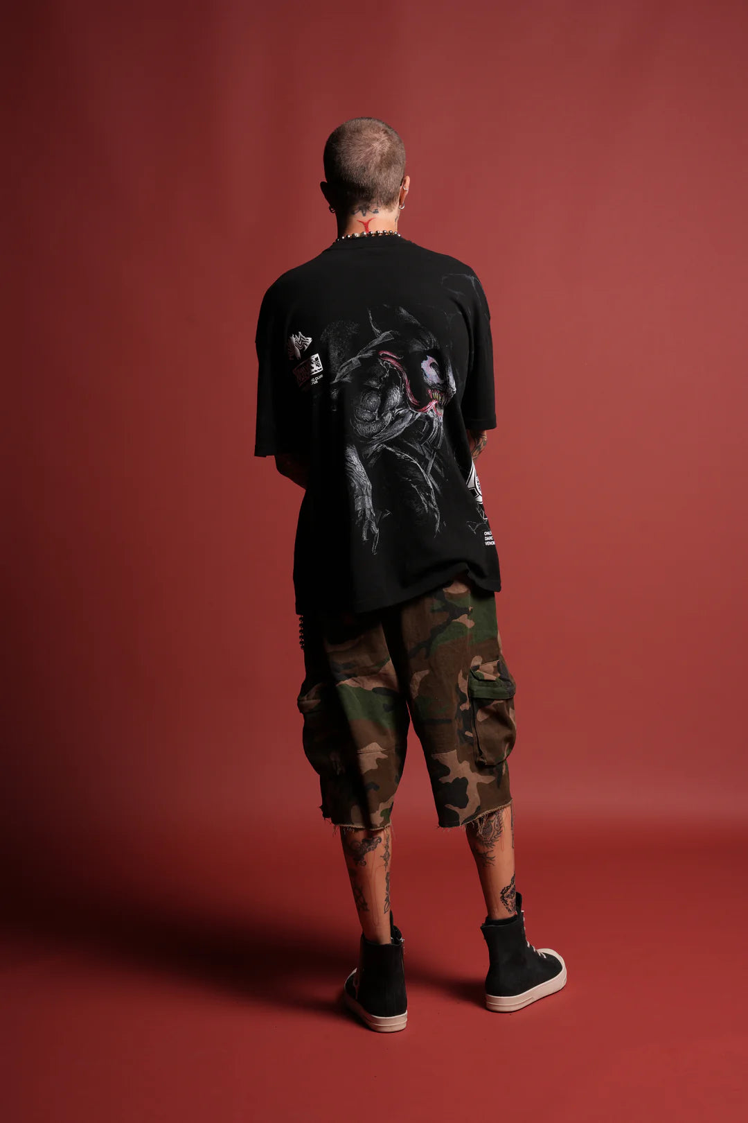 VENOMOUS SIDE-BY-SIDE SERIES PREMIUM OVERSIZED TEE IN BLACK