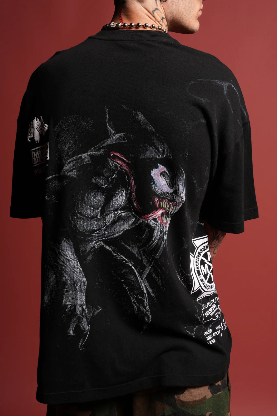 VENOMOUS SIDE-BY-SIDE SERIES PREMIUM OVERSIZED TEE IN BLACK