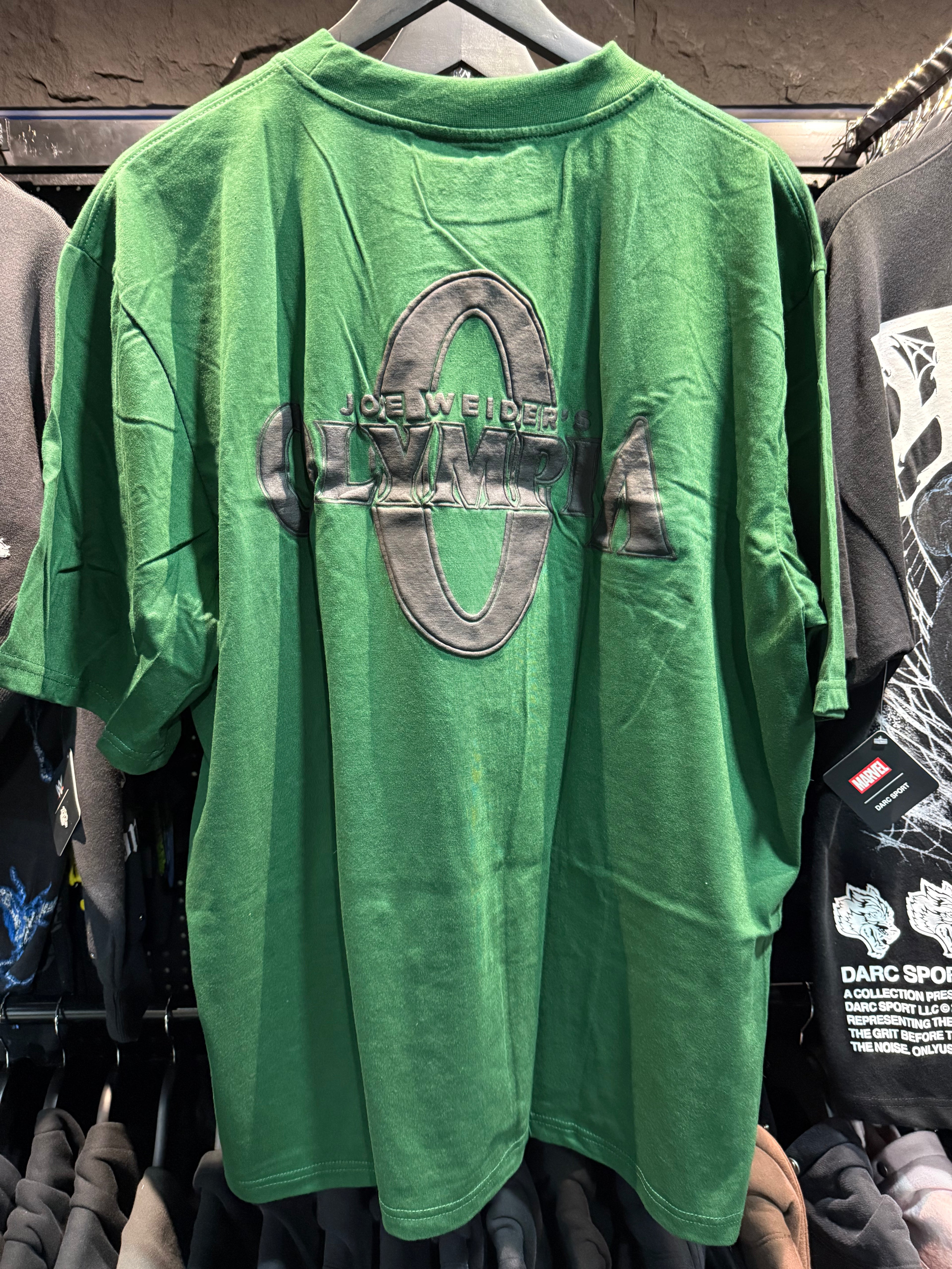 OLYMPIA SIDE PRINT FOREST GREEN OS TEE